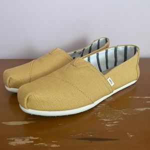 Mustard yellow canvas toms size 7